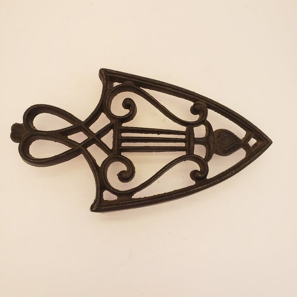 Vintage Cast Iron Footed Trivet - Picture 2 of 7